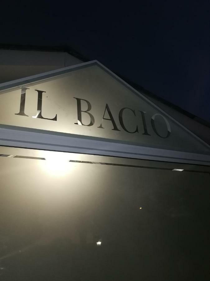 Posto Al Sole - Il Bacio Apartment Белвил Екстериор снимка