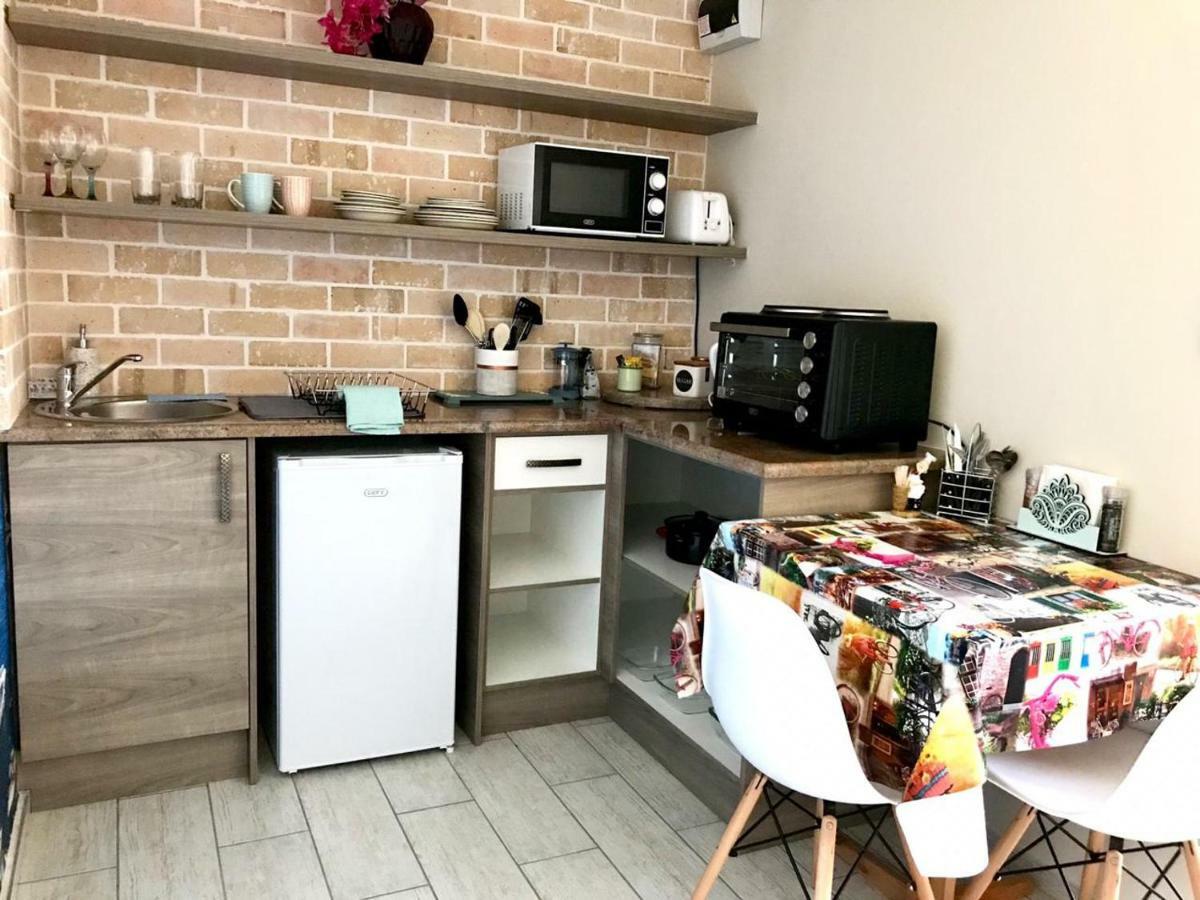 Posto Al Sole - Il Bacio Apartment Белвил Екстериор снимка