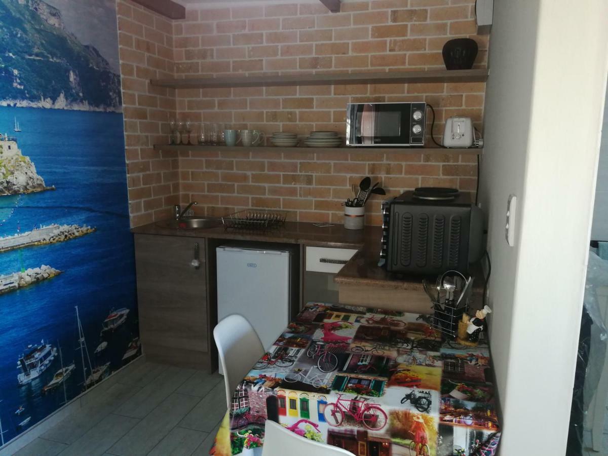 Posto Al Sole - Il Bacio Apartment Белвил Екстериор снимка