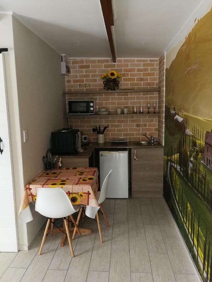 Posto Al Sole - Il Bacio Apartment Белвил Екстериор снимка